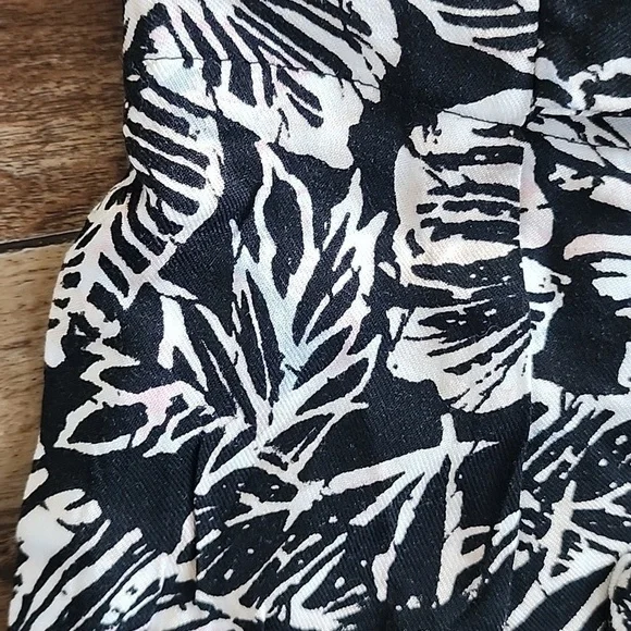 Women's Tribal Jeans Black Foral Print Shorts Sz Small - Picture 4 of 8